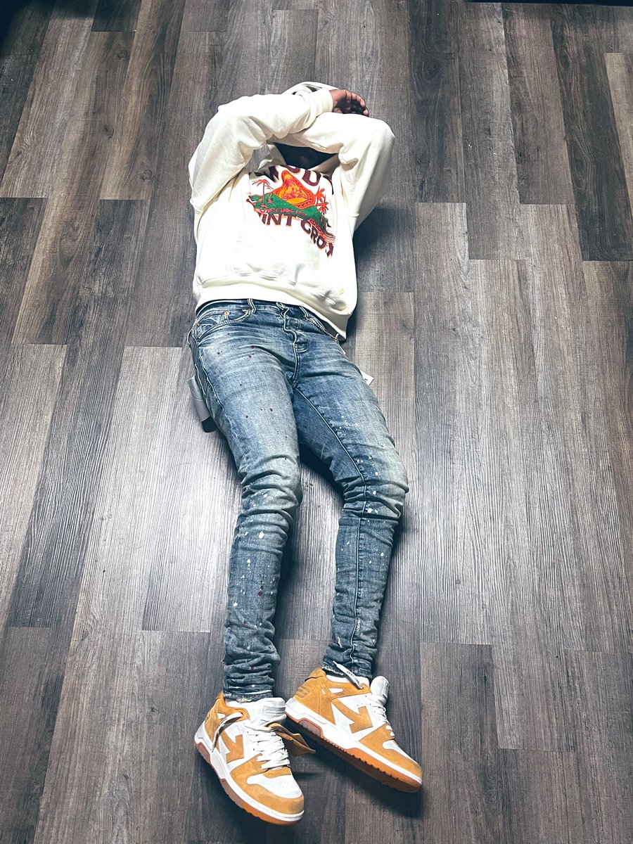 two5ivesoon's tweet image. cbfw #lastfirstday