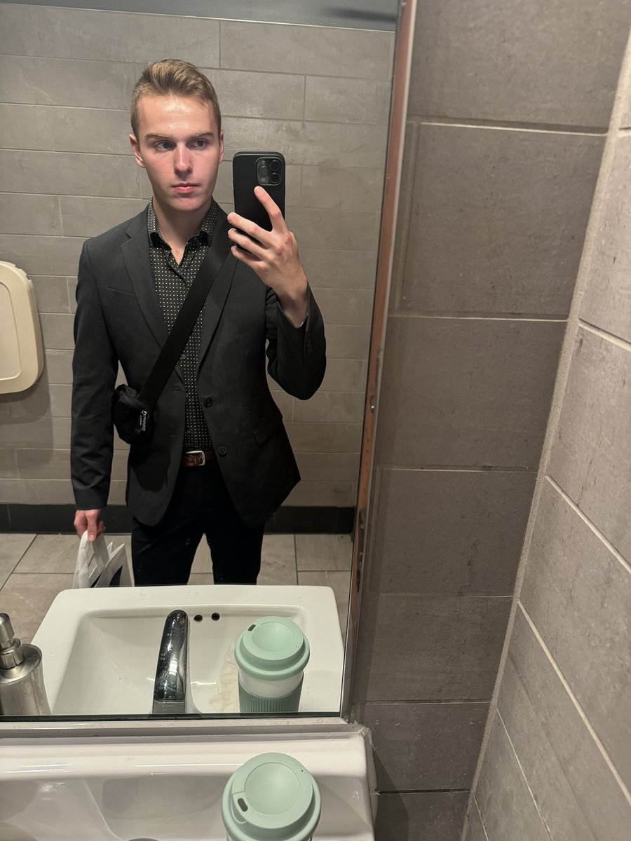 ChadCrimson999's tweet photo. Looking for employment in the Windy Cityโฆ would you hire me ๐
.
.
.
#rentboy #verytalented #flexible https://t.co/VvKIsNRmrP