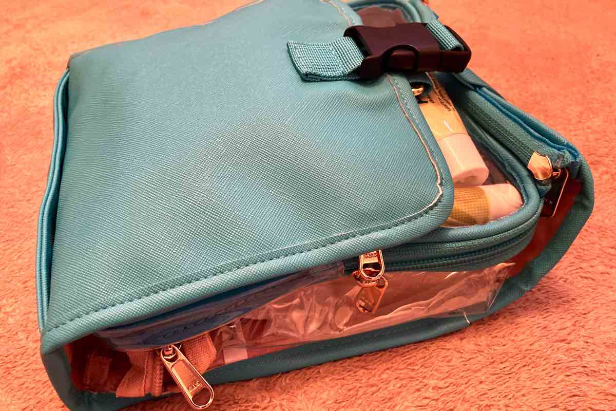 DayTripper28MN's tweet photo. How To Pack Toiletries In Carry On Luggage https://t.co/R1R54hFQQx https://t.co/Hd53zfGZcP