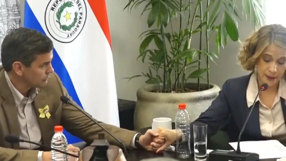 El presidente perdió una de sus mejores figuras y, probablemente, su colaboradora de mayor confianza. Ese gesto tan humano y honesto es una rareza en el poder. Ganaron los buitres del quincho…