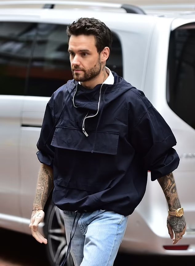 LPAHQ_'s tweet photo. 📸| Liam hoy en Manchester.

©️https://t.co/92OFNCTJXA SplashNews https://t.co/SZQh8TRS8a