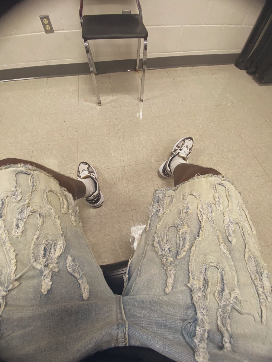 hunchocar1jrr_'s tweet photo. luh calm last first day type jawn β€οΈβπ₯β€οΈβπ₯#lastfirstdayofhighschool https://t.co/ct906bpnOc