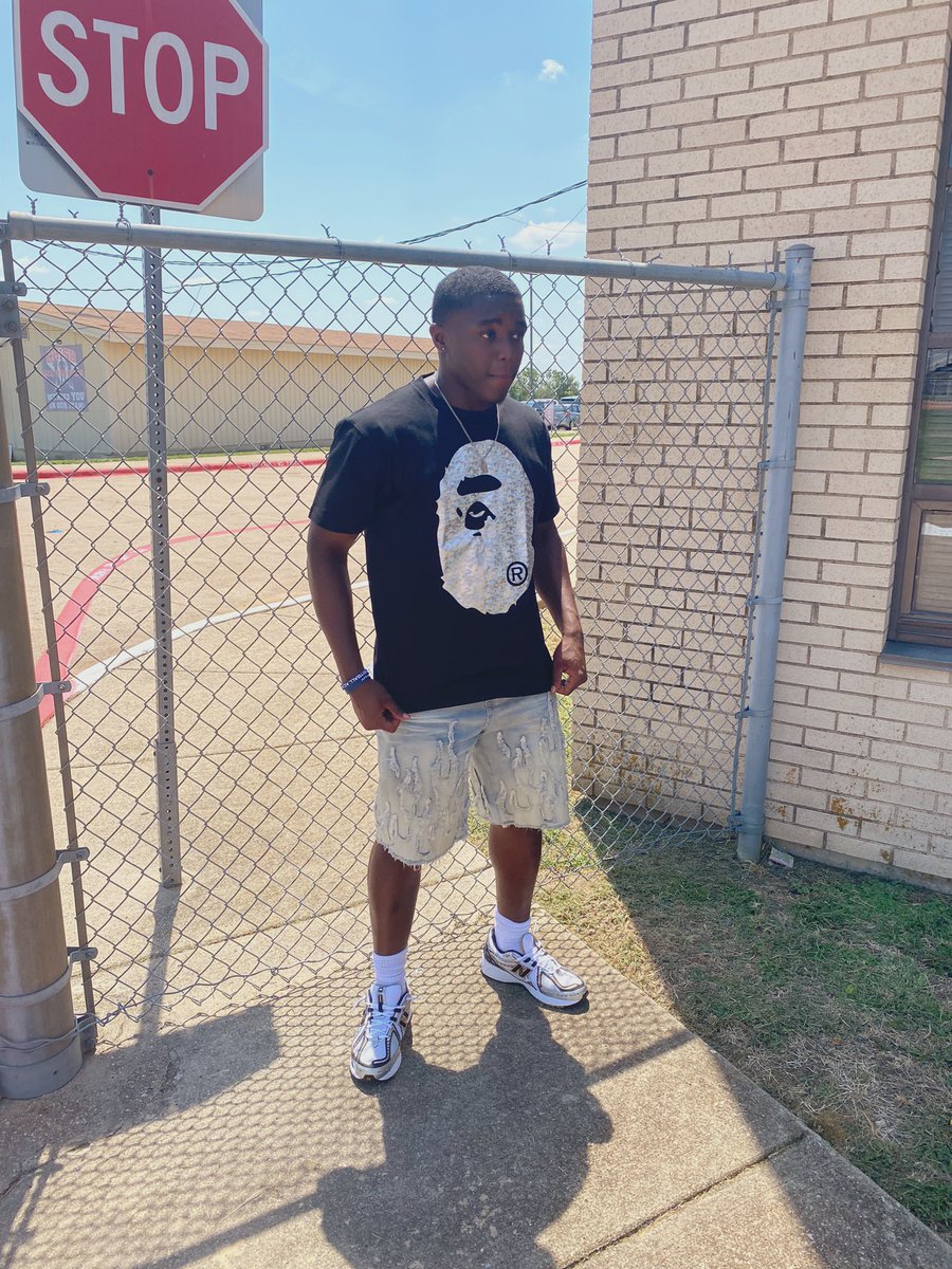 hunchocar1jrr_'s tweet photo. luh calm last first day type jawn β€οΈβπ₯β€οΈβπ₯#lastfirstdayofhighschool https://t.co/ct906bpnOc