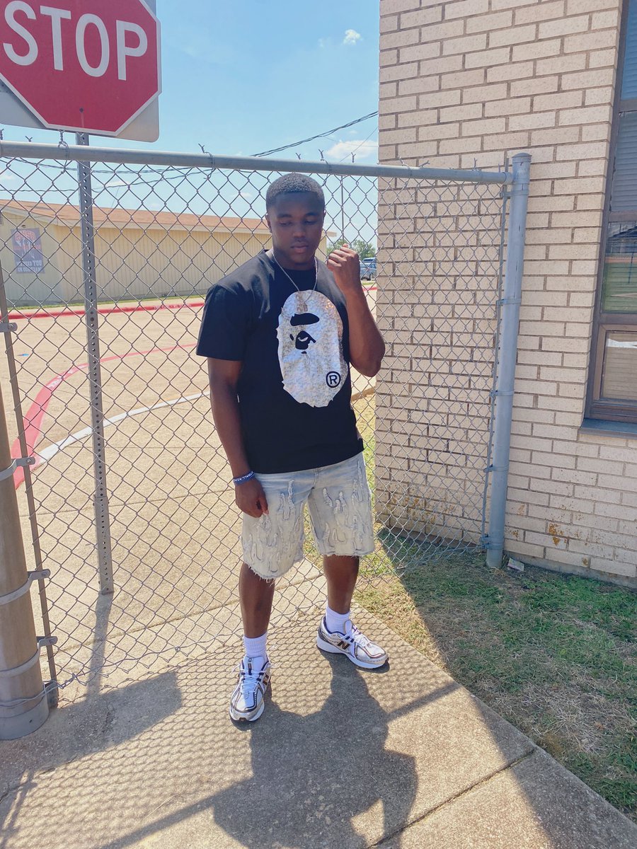 hunchocar1jrr_'s tweet photo. luh calm last first day type jawn β€οΈβπ₯β€οΈβπ₯#lastfirstdayofhighschool https://t.co/ct906bpnOc