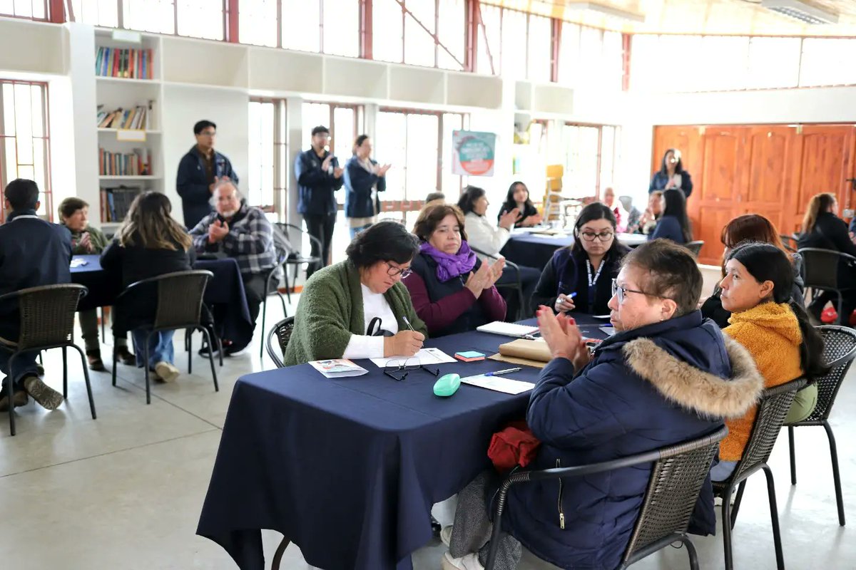ServiuNuble's tweet photo. 📍En la sede "El Tablón" de #Quirihue se desarrolló el diálogo provincia de Itata, enmarcado en el Mes de Las Dirigencias y Liderazgos Comunitarios. Director @RobertoGM_ destacó estas jornadas @Minvu y articuladas en 4 temas: educación, ética y probidad, democracia y seguridad. https://t.co/JsSja12n7r