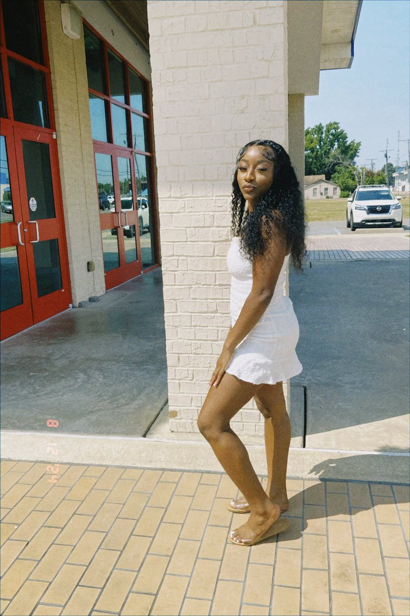 liyahmalano's tweet photo. officially a seniorrrr #25ontop https://t.co/nx0Lh6173b