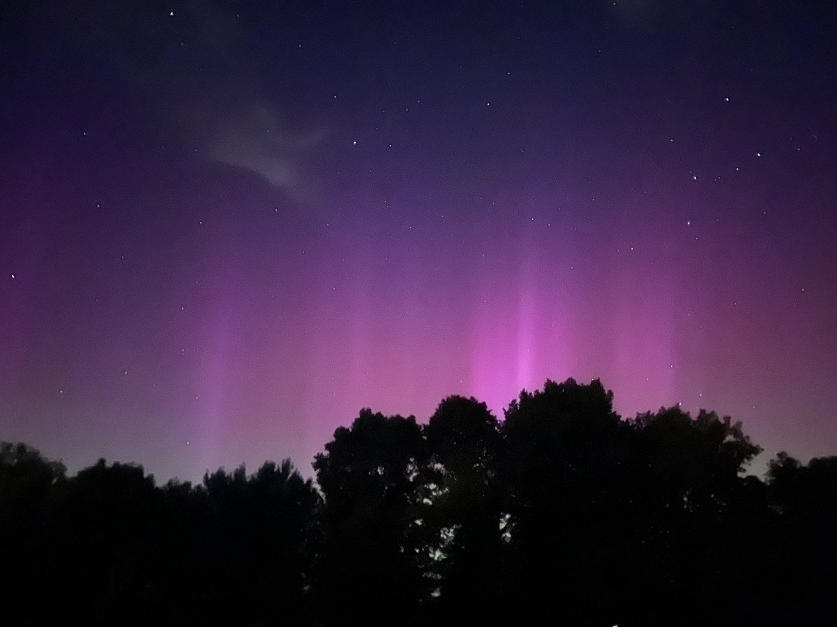 PKnowski's tweet photo. Hoping to see them again tonight! Last night was spectacular! #northernlights #Aurora SE-WI https://t.co/aPnpmXIDRo