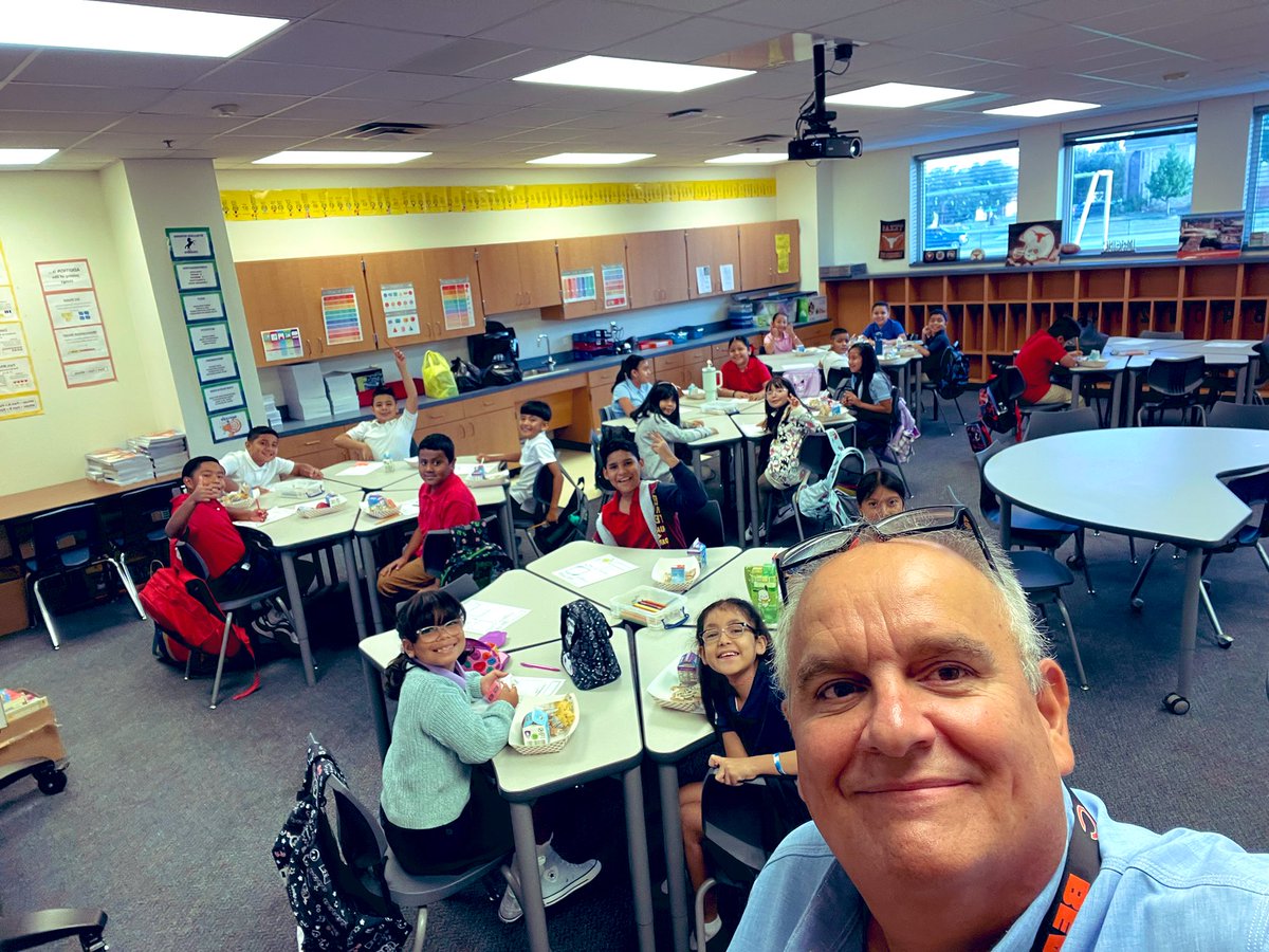 amiranda024's tweet photo. Starting my 21 year in education!!  #newschool @stipesstallions @IrvingISD https://t.co/FaUpwRFwhn