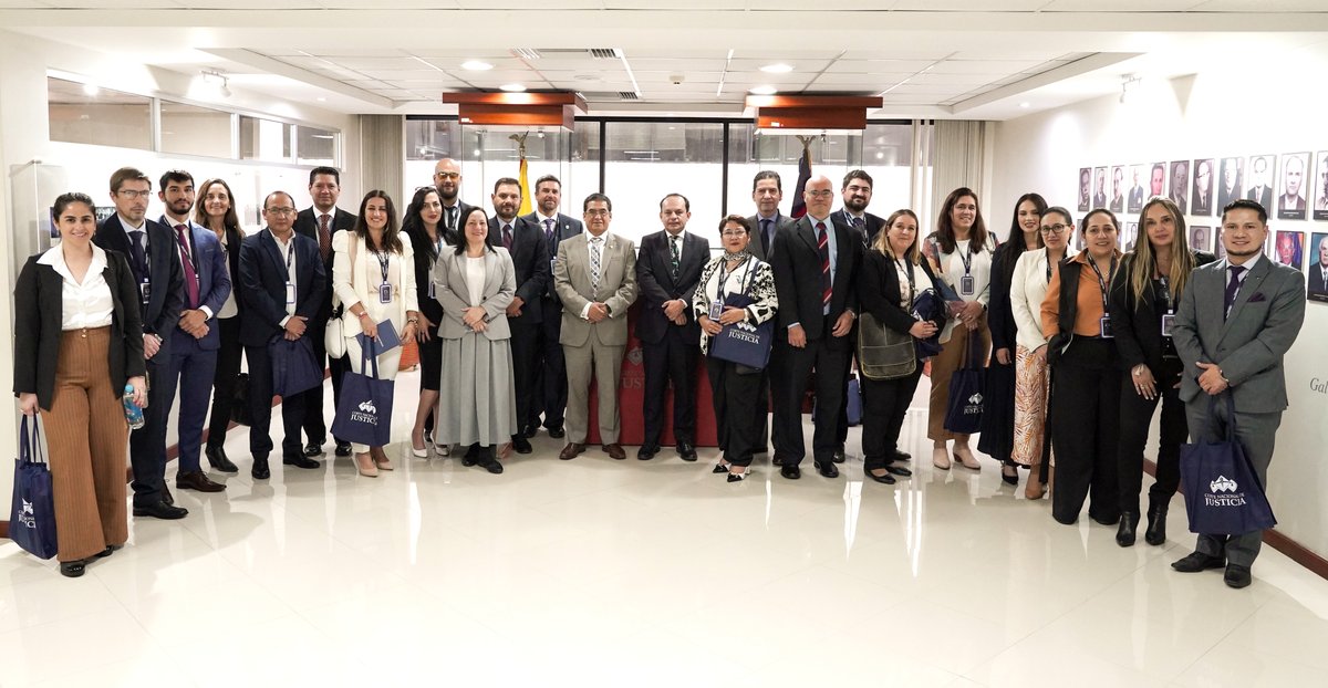 En el marco de la reunión del Bloque de Defensores Públicos del Mercosur, la <a href="/CorteNacional/">Corte Nacional de Justicia</a>, explicó el rol de esta Función del Estado como parte del sistema de justicia⚖️del país.

El Defensor Público General, Ricardo Morales Vela (<a href="/rwmvcnj/">Ricardo Morales Vela</a>), agradeció al presidente de la Corte,