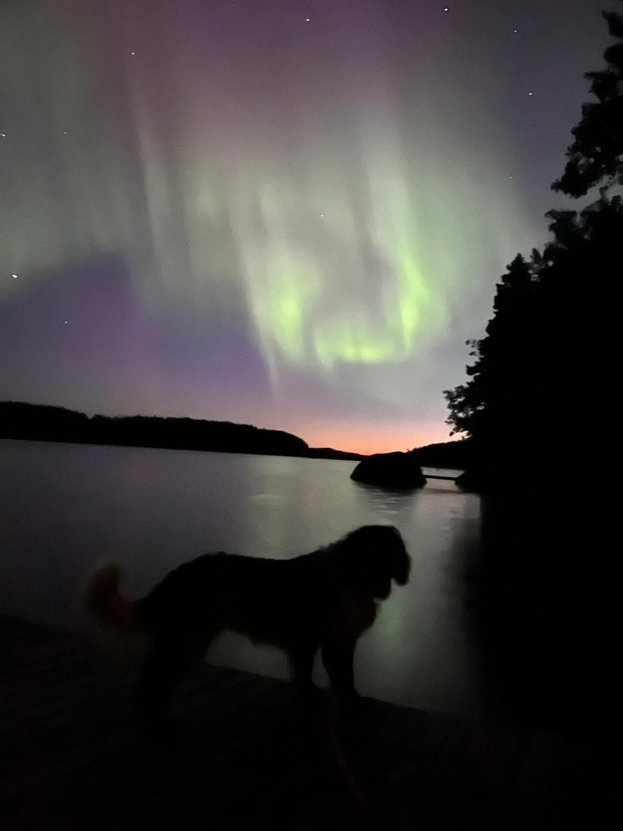 Ihan mukavan näköinen oli taivas keskiyöllä. Ihasteltiin sitä ihan porukalla.