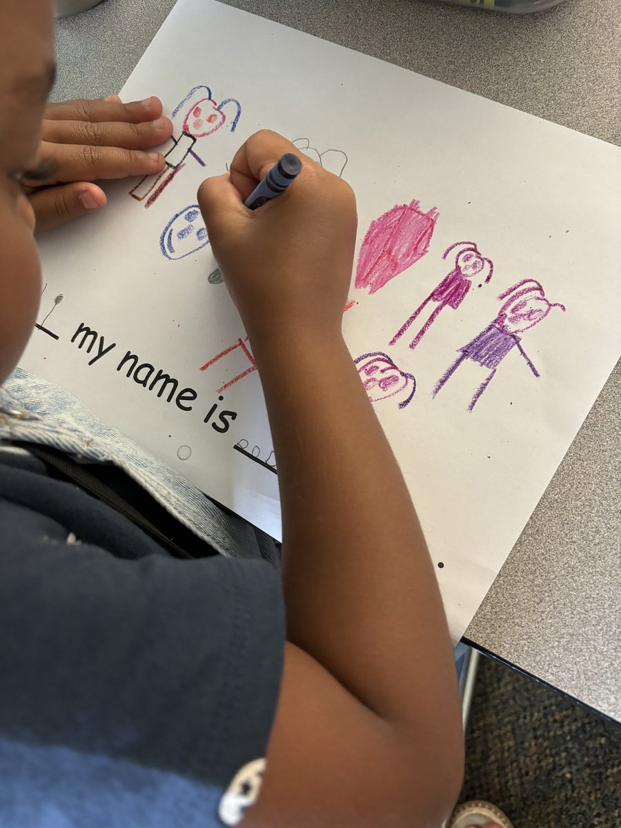 AmyBadura's tweet photo. It’s Monday - the 3rd day of school. And…look at these kiddos practicing reading routines already! 💙 #heartburst @bryanelementary https://t.co/7ks6p6pUF8