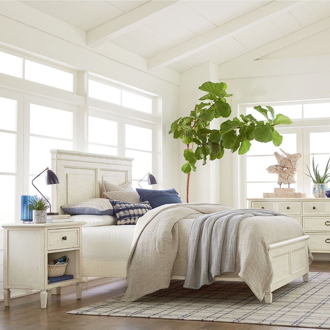 Bassett’s Shoreline Panel Bed: Where coastal and comfort meet. 🌊
Savor the summer, knowing that cozy nights are here to stay. buff.ly/4fKnuUQ

#coastalhome #bedroom #bedroominspo