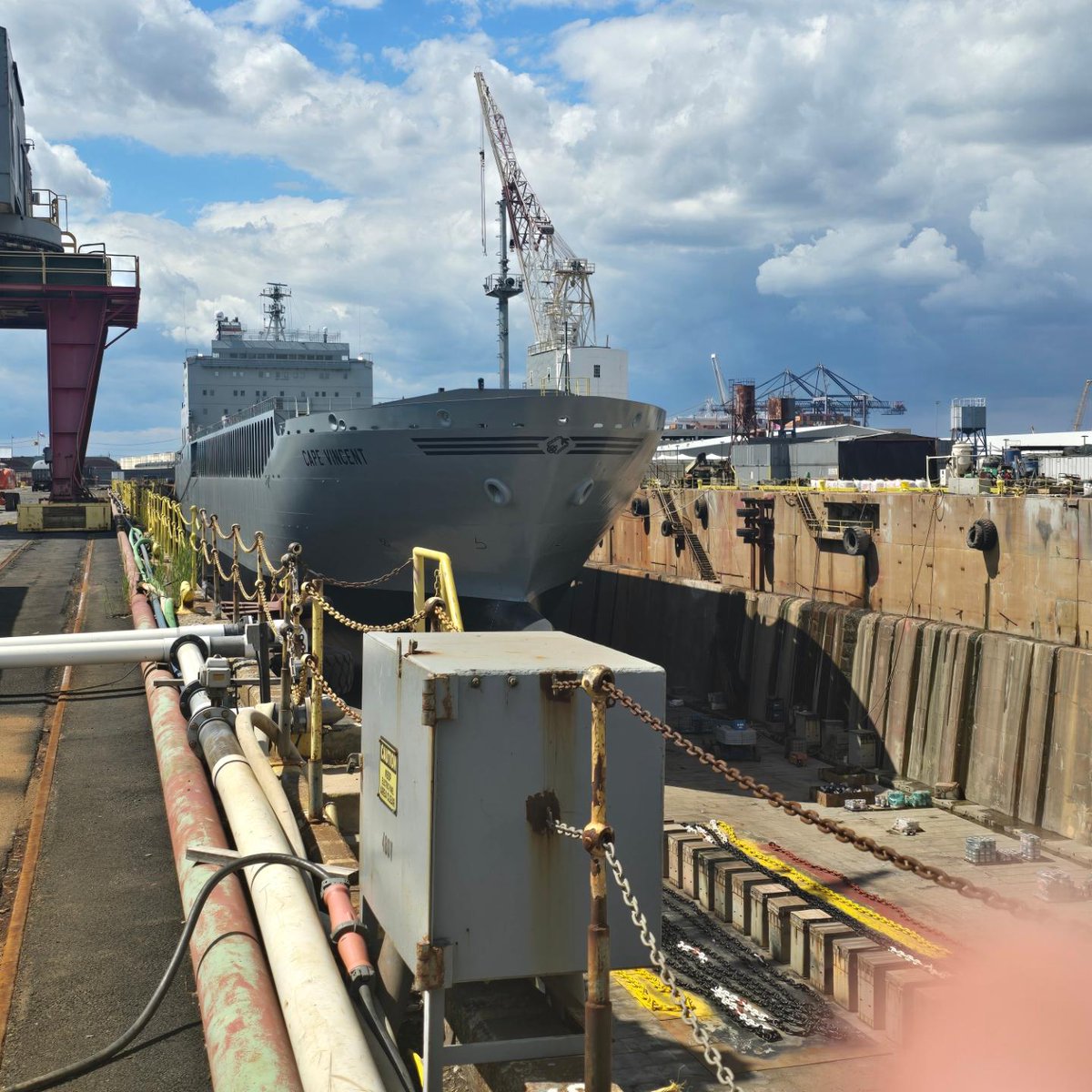 SenatorMcKnight's tweet photo. It was a delight today, touring with @CoryBooker ,  @RobMenendez4NJ , @DavisForBayonne , &amp; Asm Sampson in Bayonne! The stops included:
- The new state-of-the-art UPS facility
- The Bayonne Dry Dock, Cape Liberty Cruiseport 
- The site of the new Bayonne-NYC Ferry.

#Ld31 https://t.co/rniIxYJVZE