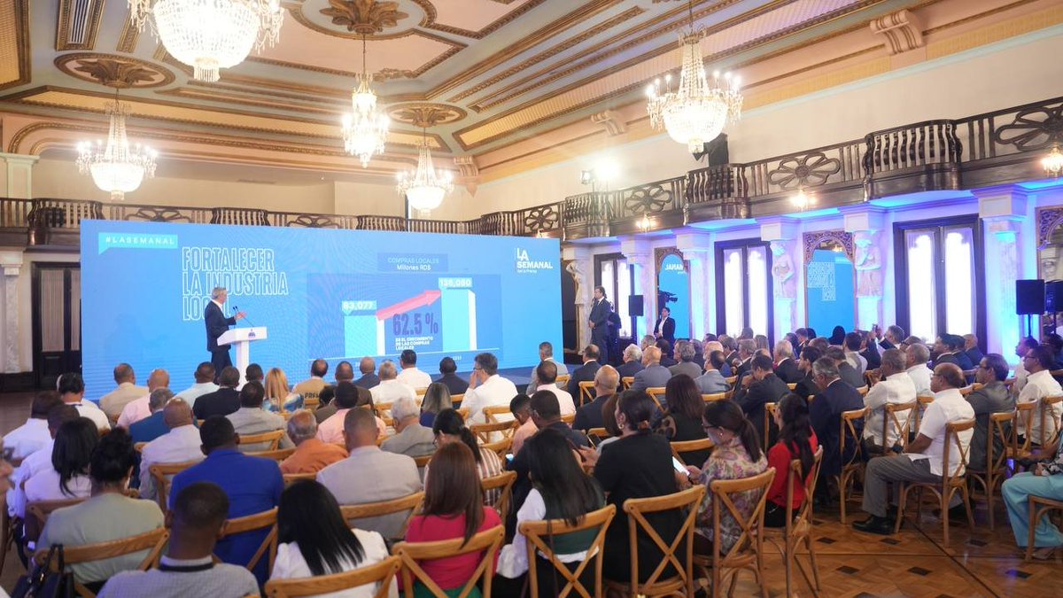 itobisono's tweet photo. Hemos logrado una expansión significativa, con una un récord en exportaciones de 8,000 millones de dólares, creando 200 mil empleos y promoviendo el crecimiento económico.🇩🇴💪

#ZonasFrancas https://t.co/T18ivgpuIj