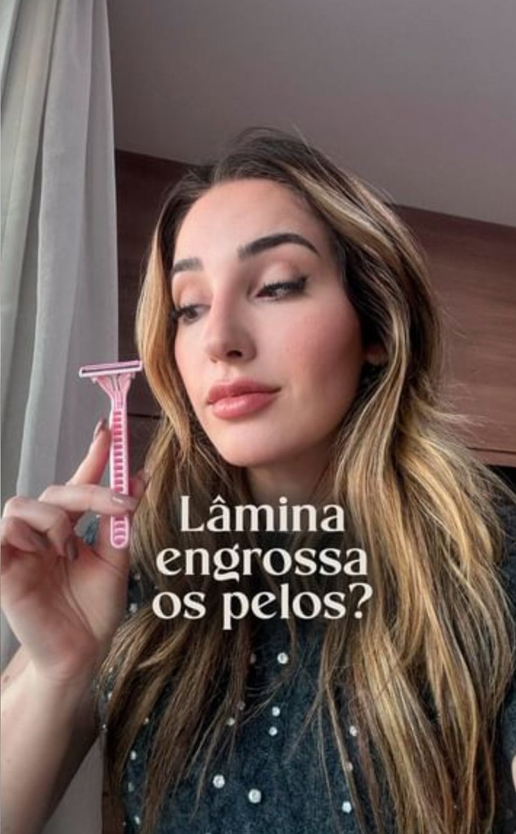 Tem reels novo da Loirinha.

Amanda postou um vídeo sobre o mito  de usar "Lâmina de barbear engrossa os pelos" . Não é verdade.

Além de explicar sobre esse mito a Dra. Amanda também deu algumas dicas importantes.💫🩷
