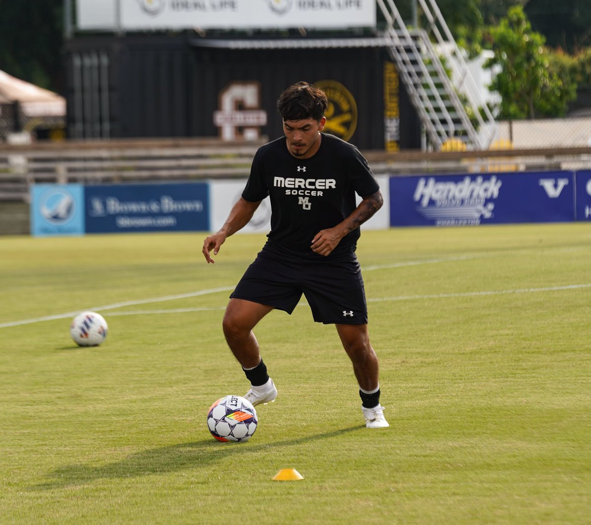 Mercer_MSoccer's tweet photo. Following a brief weather delay, we are about to get things underway here in Charleston!

#RoarTogether https://t.co/b0KYRewP7d