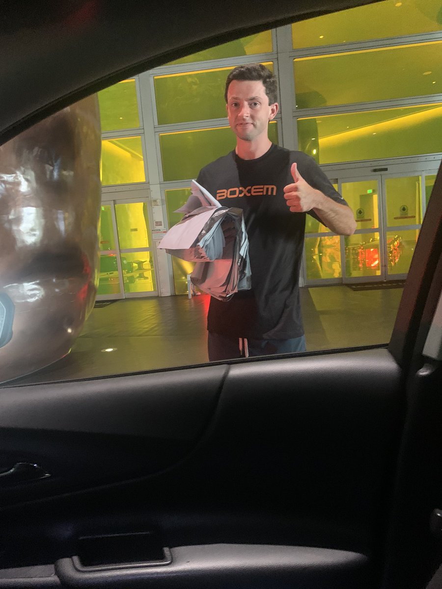 That moment when you realize you ain’t got no more polybags, but unk <a href="/flips4miles/">Miles</a> out there to the rescue! 🙌