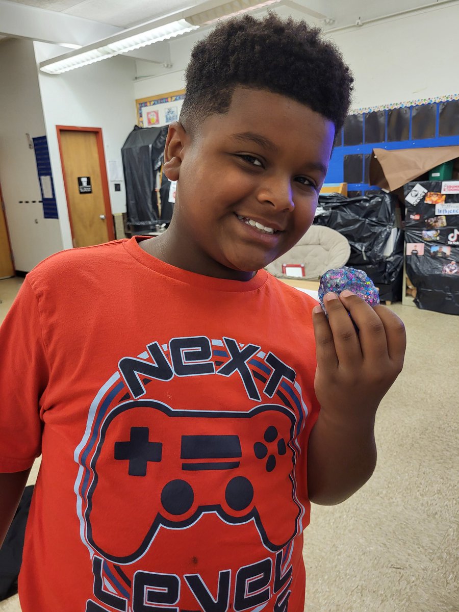 KidscareGCSD's tweet image. Making Galaxy Slime today! 🌌 #quantumleap #back2thefuture