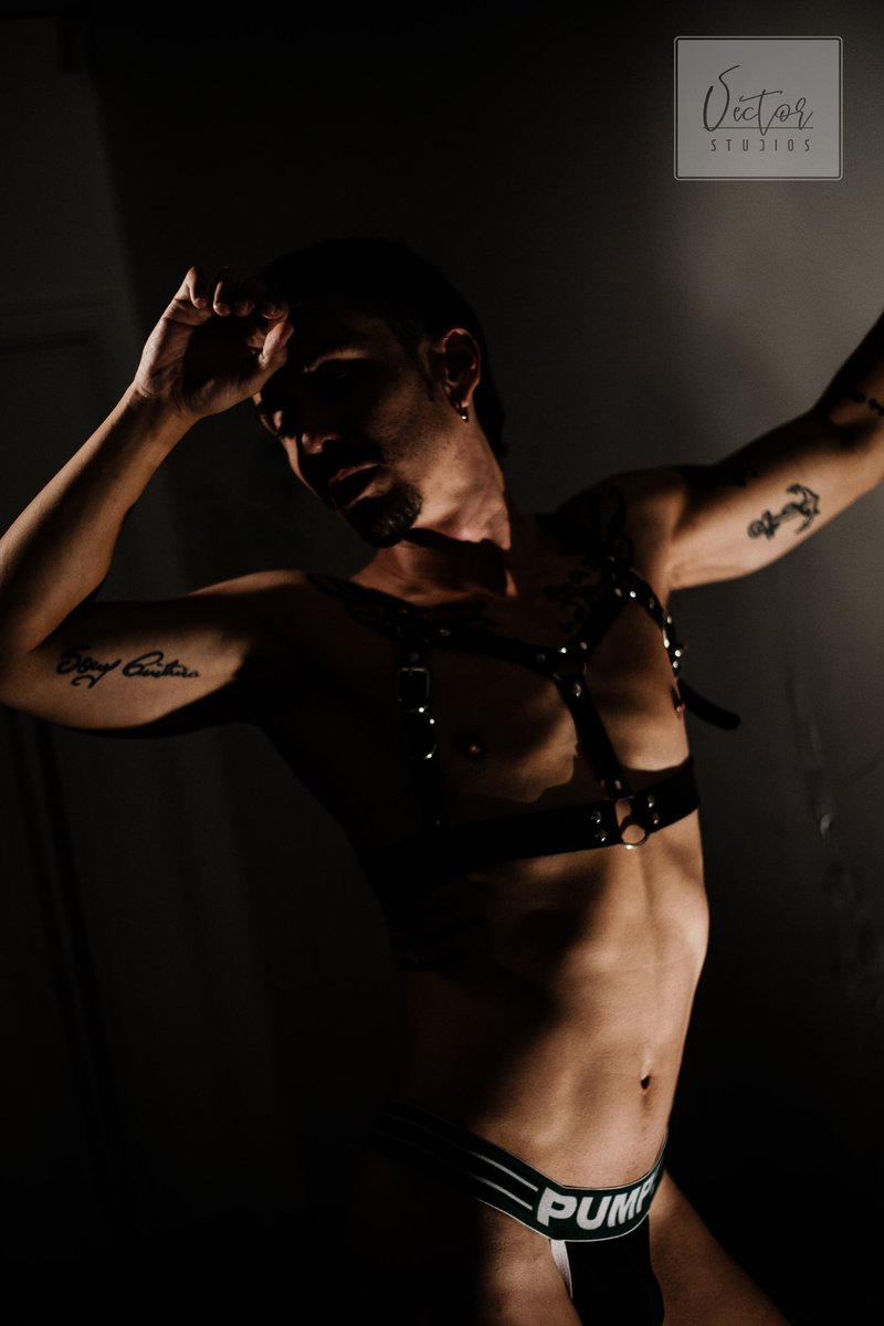 _VectorStudios's tweet photo. Juans first studio shoot! 
Talk about steamy!

#vectorstudios #sydneyphotography #boudoirstudio #malenude #leatherboy #gaymodels #maleboudoirmodel #maleboudoir #westernsydneyphotographer #westernsydneyphotography https://t.co/NReZxWx9GV