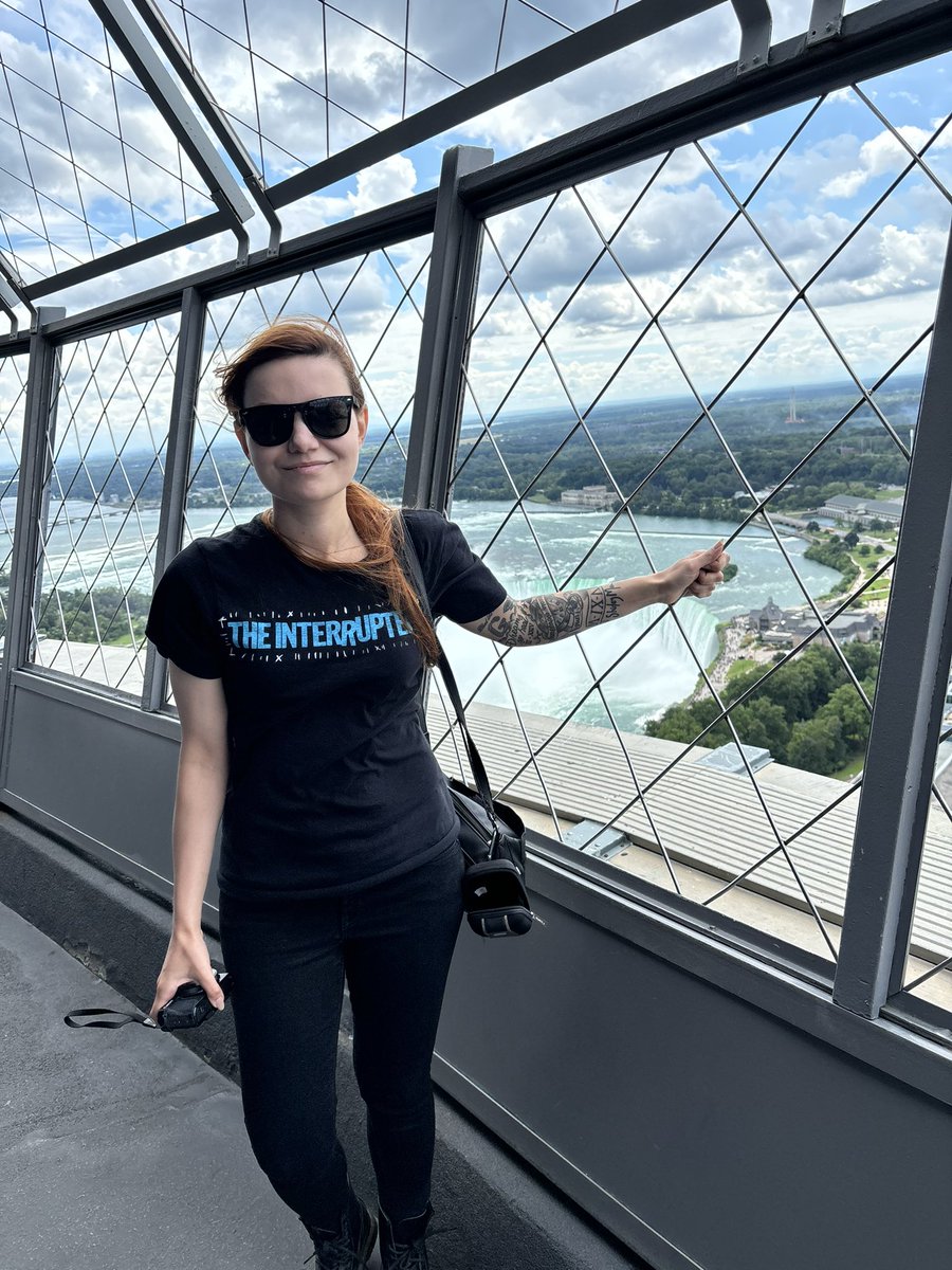 NostalgicBL's tweet photo. Fun weekend!! Here’s to the summer !!😎😎🌴
.
.
.
.
#niagarafalls #nostalgicbrightlights #travel #adventure #summer #miniputt #hersheys #chocolate #vacation #rocknroll https://t.co/bhfoB8qIz2
