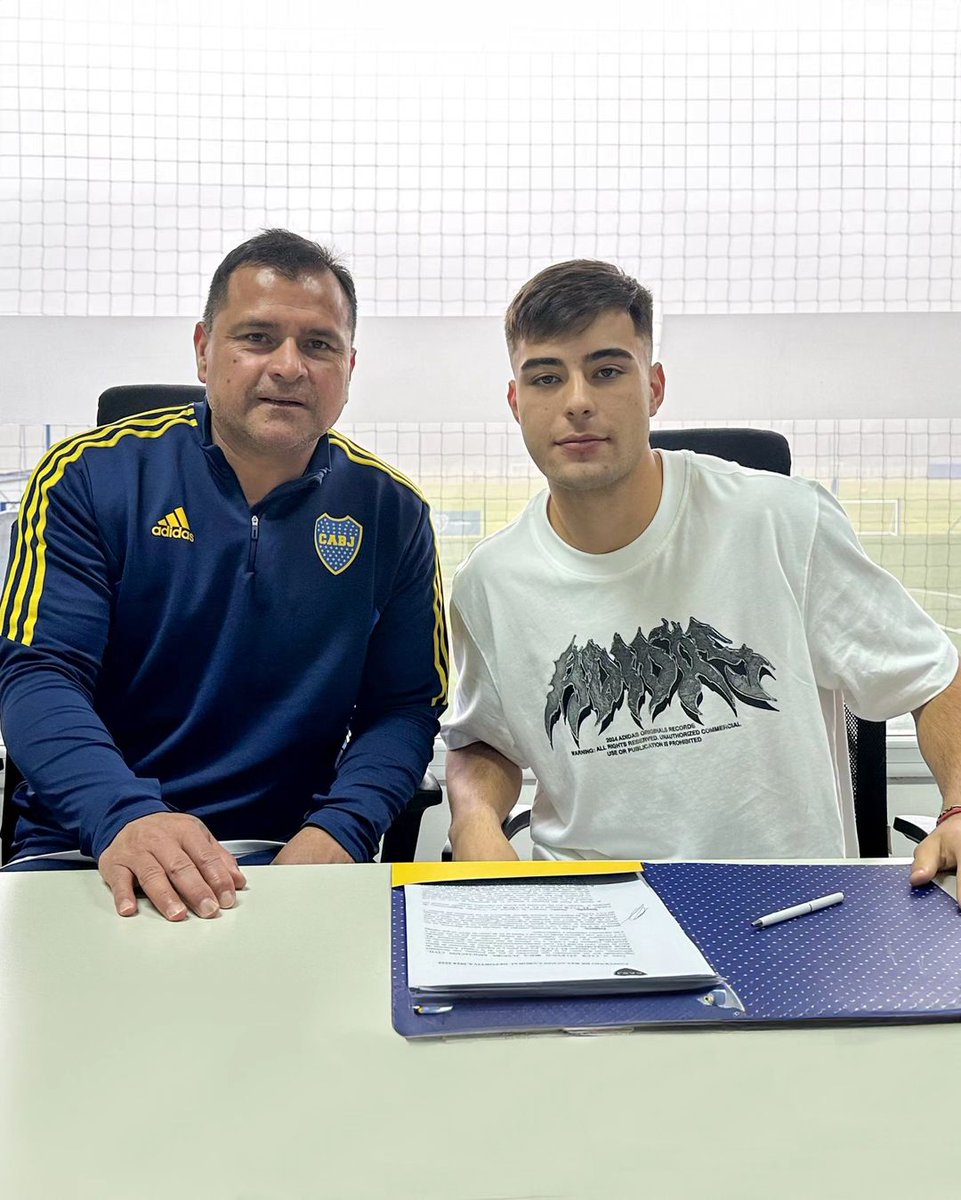 Anselmino fue transferido a Chelsea.