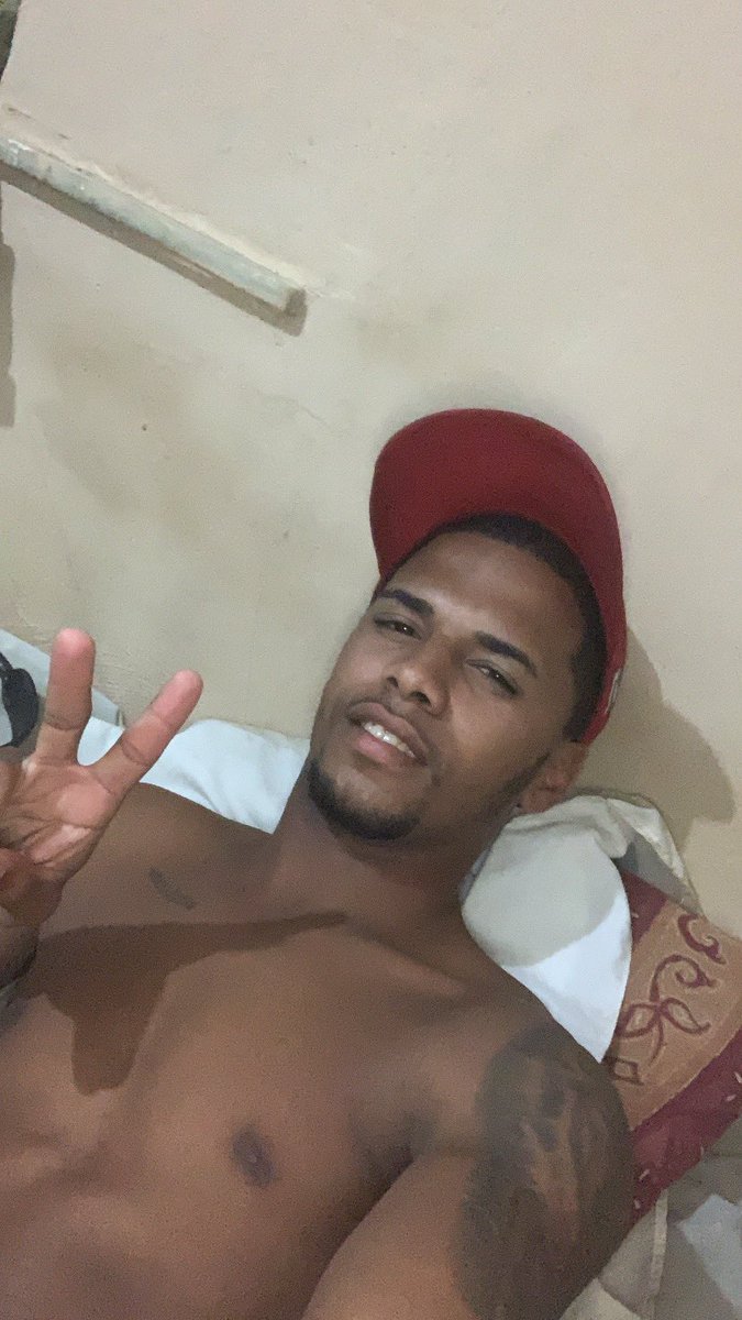 apenas +1 menino jogado nesse mundo
louco que requer diariamente o nosso lado bom e ruim, cada um tem d mim aquilo q merece..🌎🎭👿😇🖕🏼