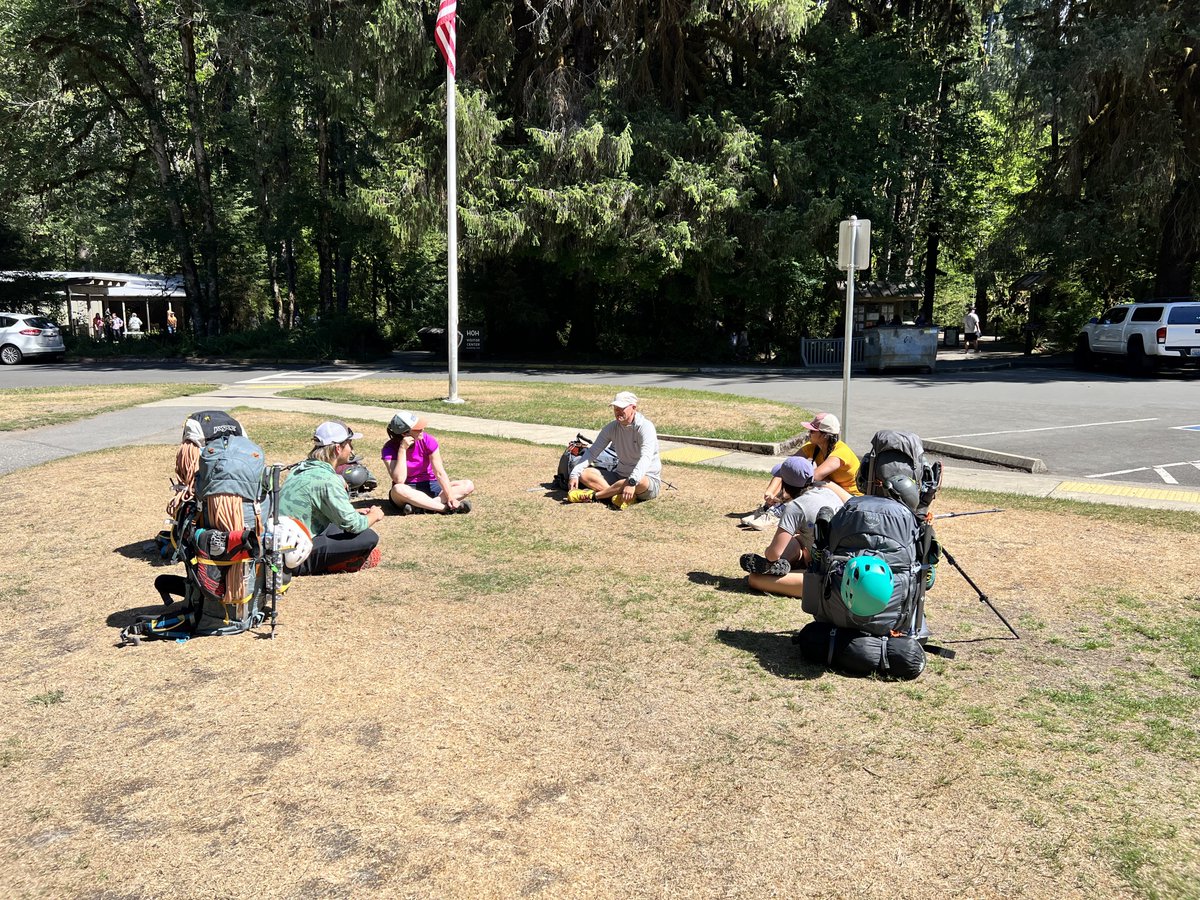 Brush up on your 10 Essentials knowledge; You'll impress your hiking buddies with how prepared you are for the hike!
wnpf.org/2024/05/31/bac…