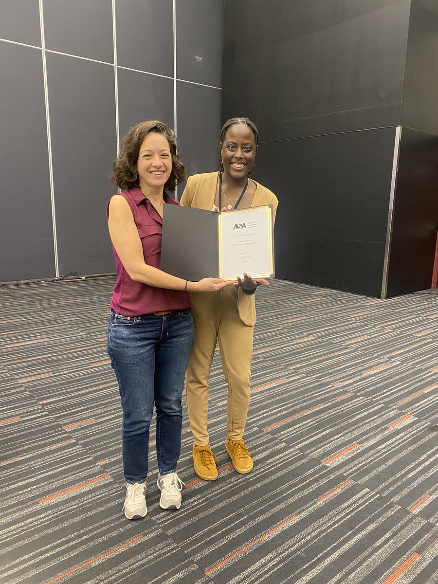 SocLawSection's tweet image. Award ! #ASA2024
Honorable Mention for the Graduate student paper award in the Sociology of Law awarded to Faith Deckard, for “Surveilling Sureties: How Privately Mediated Monetary Sanctions Enroll and Responsibilize Families.”
Congrats @Deckardfaith !