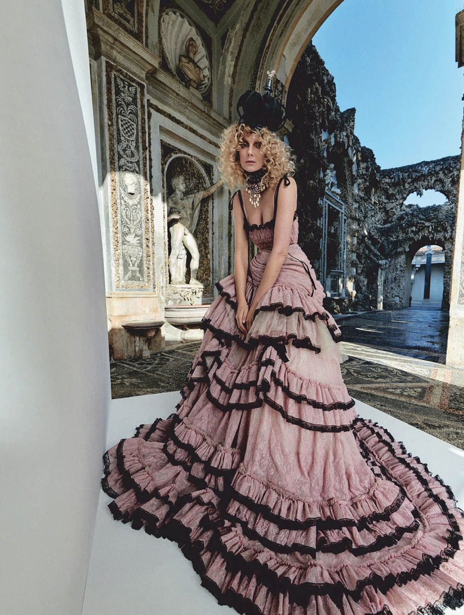 pinkmochhi's tweet photo. this dress will forever be my favorite piece Alessandro Michele has ever made for Gucci. https://t.co/5B47VIw8RJ