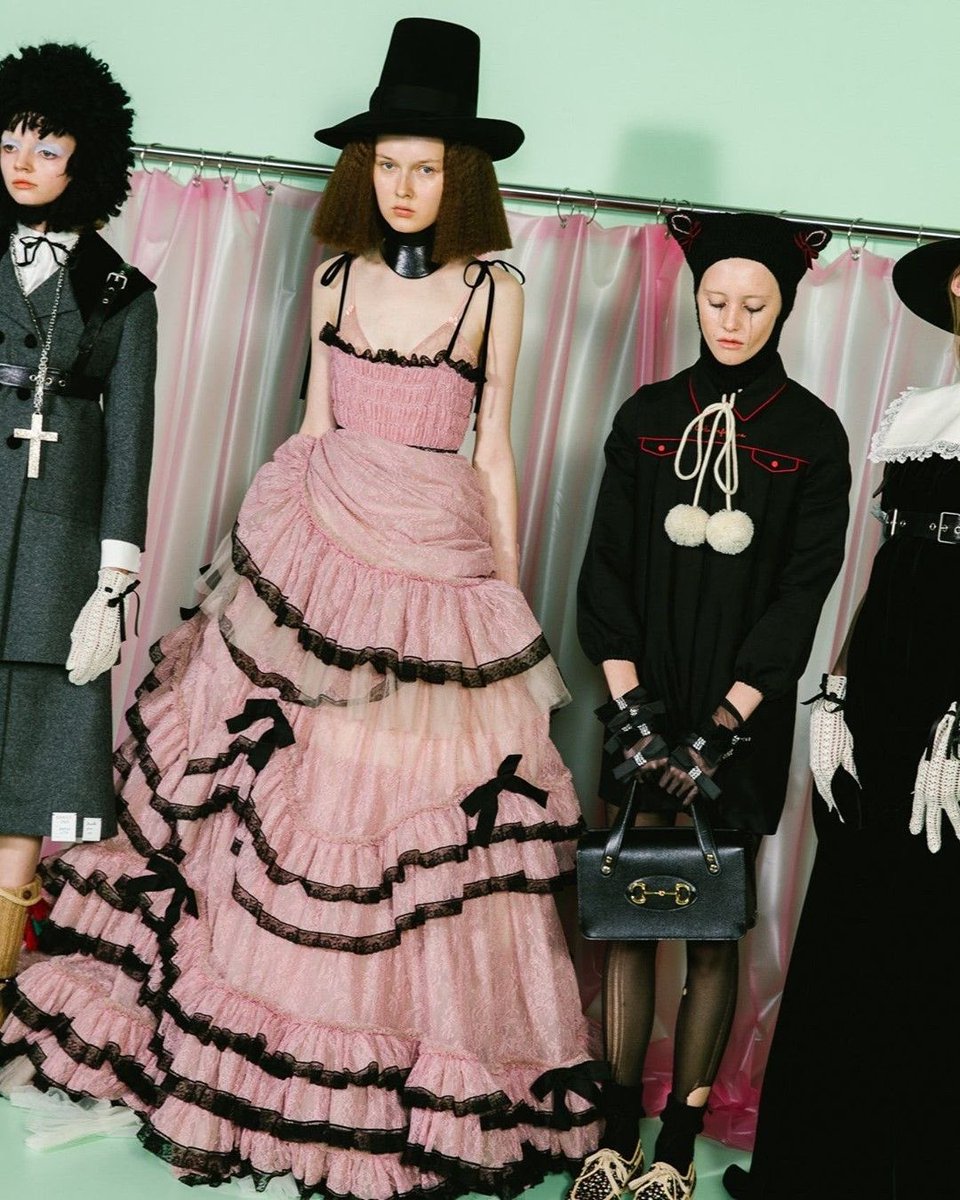 pinkmochhi's tweet photo. this dress will forever be my favorite piece Alessandro Michele has ever made for Gucci. https://t.co/5B47VIw8RJ