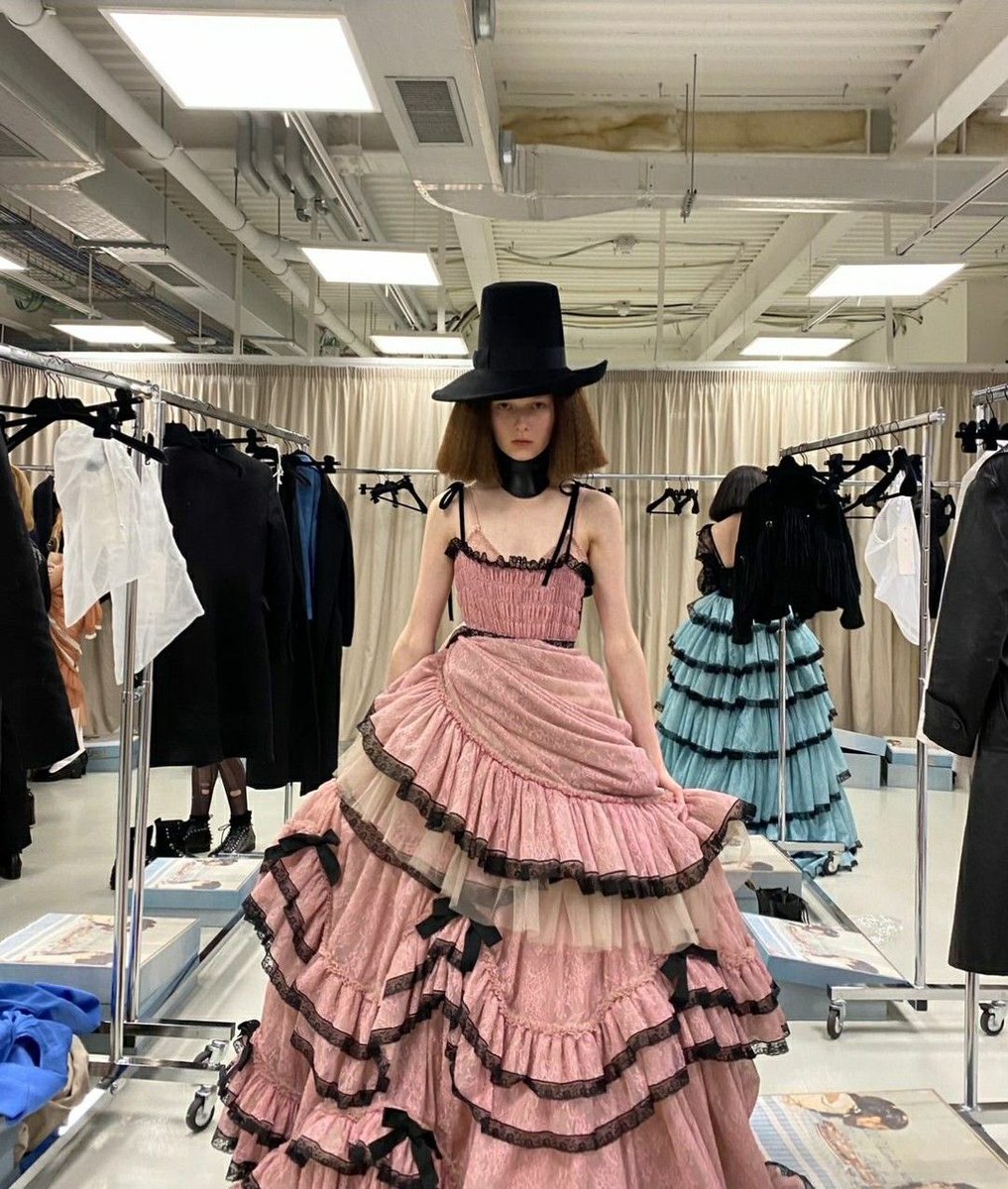 pinkmochhi's tweet photo. this dress will forever be my favorite piece Alessandro Michele has ever made for Gucci. https://t.co/5B47VIw8RJ