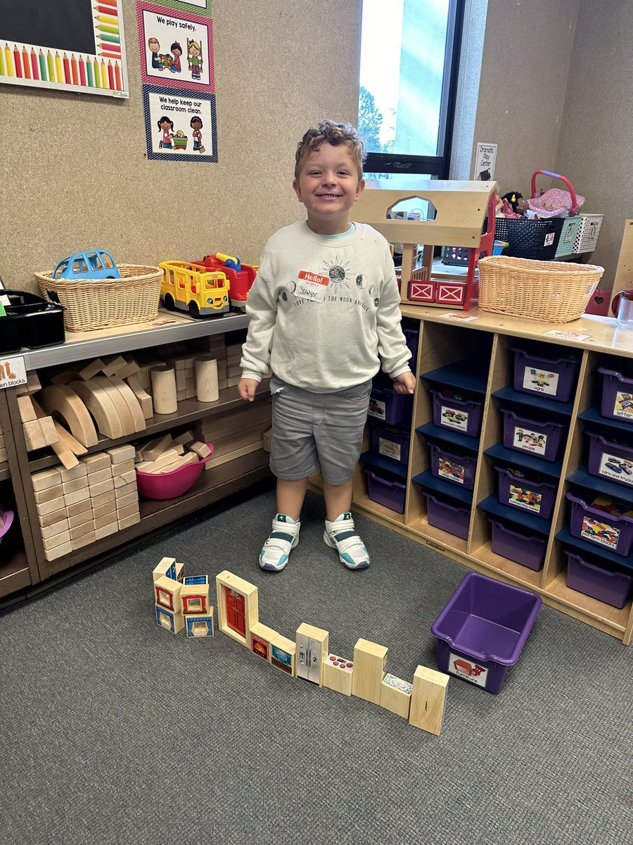 MrsHeckman2's tweet photo. Fun in pre-k! ✏️ https://t.co/9NvBwRdwXS