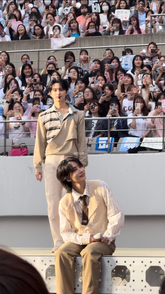 polcazone's tweet photo. uri junhui and hannie!!! 💖💖💖 https://t.co/jVTXn0TzxT