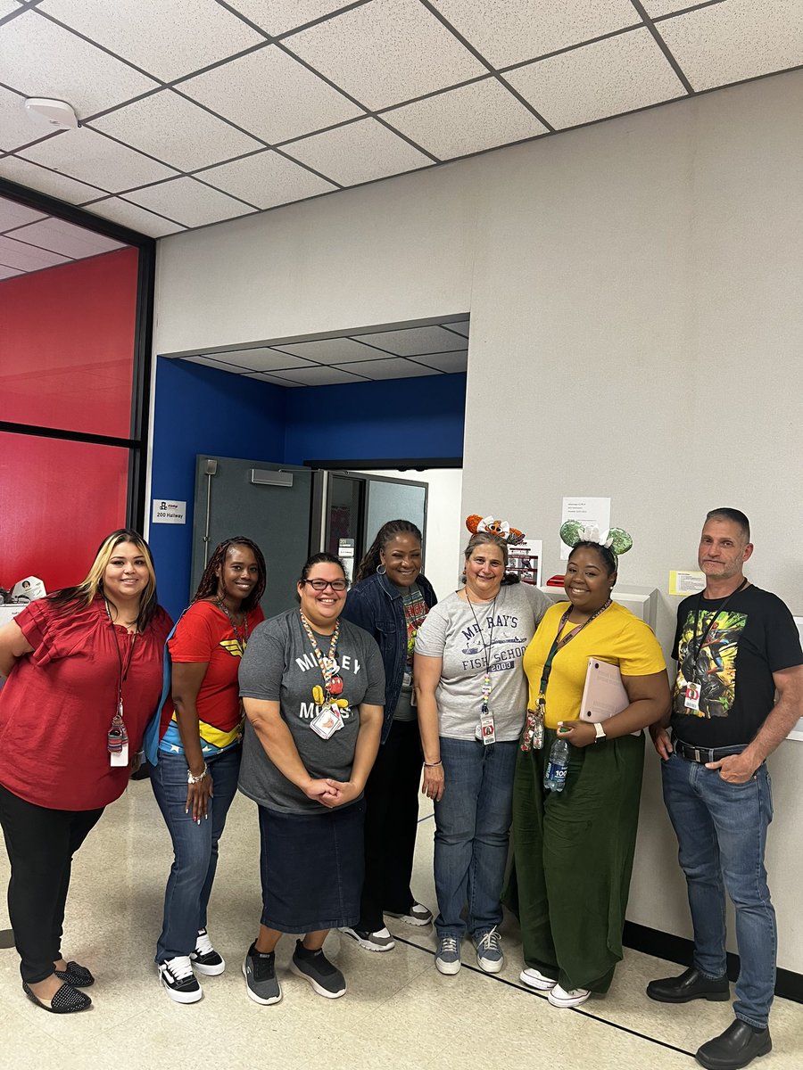 MsEllis1908's tweet photo. If your first day of school didn’t end with smiles…did you even do it right?? 💙❤️ 🧸 @deSantiago_AISD  The best SPED team ever 🤞🏾 https://t.co/uAr6ZvKrPW