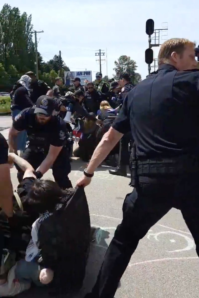 FALiberation's tweet photo. On May 31, ~100 Vancouver community members blocked a CN Rail track for Gaza. Police responded with extreme violence, injuring many. 14 activists—Palestinian, Indigenous, racialized, and trans—were arrested. Today they face court. Here's what happened that afternoon 🧵 (1/11) https://t.co/l72EAFdaQT