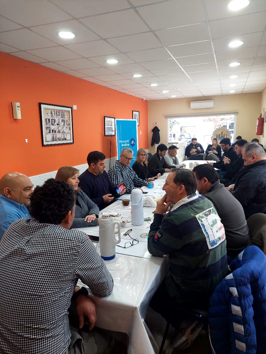 MollMadryn's tweet photo. #Rawson: Cumbre con las distribuidoras para modificar las ordenanzas de Abasto y del cánon al transporte 
@MuniRawson @damianbiss @CamaraRw @FechChubut 

https://t.co/M44bwTGEur https://t.co/OKrcNnEAxk