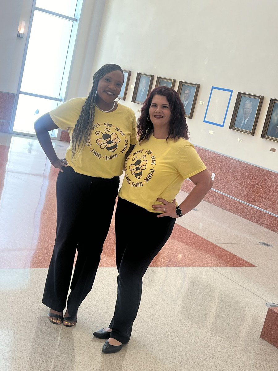 Laura C. Saunders tweet media