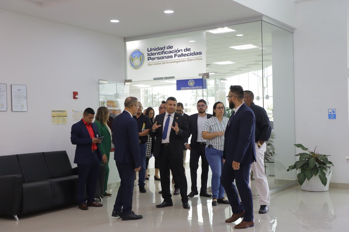FGEGUANAJUATO's tweet photo. El Instituto de Medicina Legal y Ciencias Forenses de Panamá @IMELCFPANAMA y @USEmbassyMEX, visitaron las instalaciones de la #FiscalíaGuanajuato para conocer la operación en criminalística de campo y los protocolos aplicados en el procesamiento de la escena del crimen en nuestros laboratorios especializados. 

#SomosInvestigadores