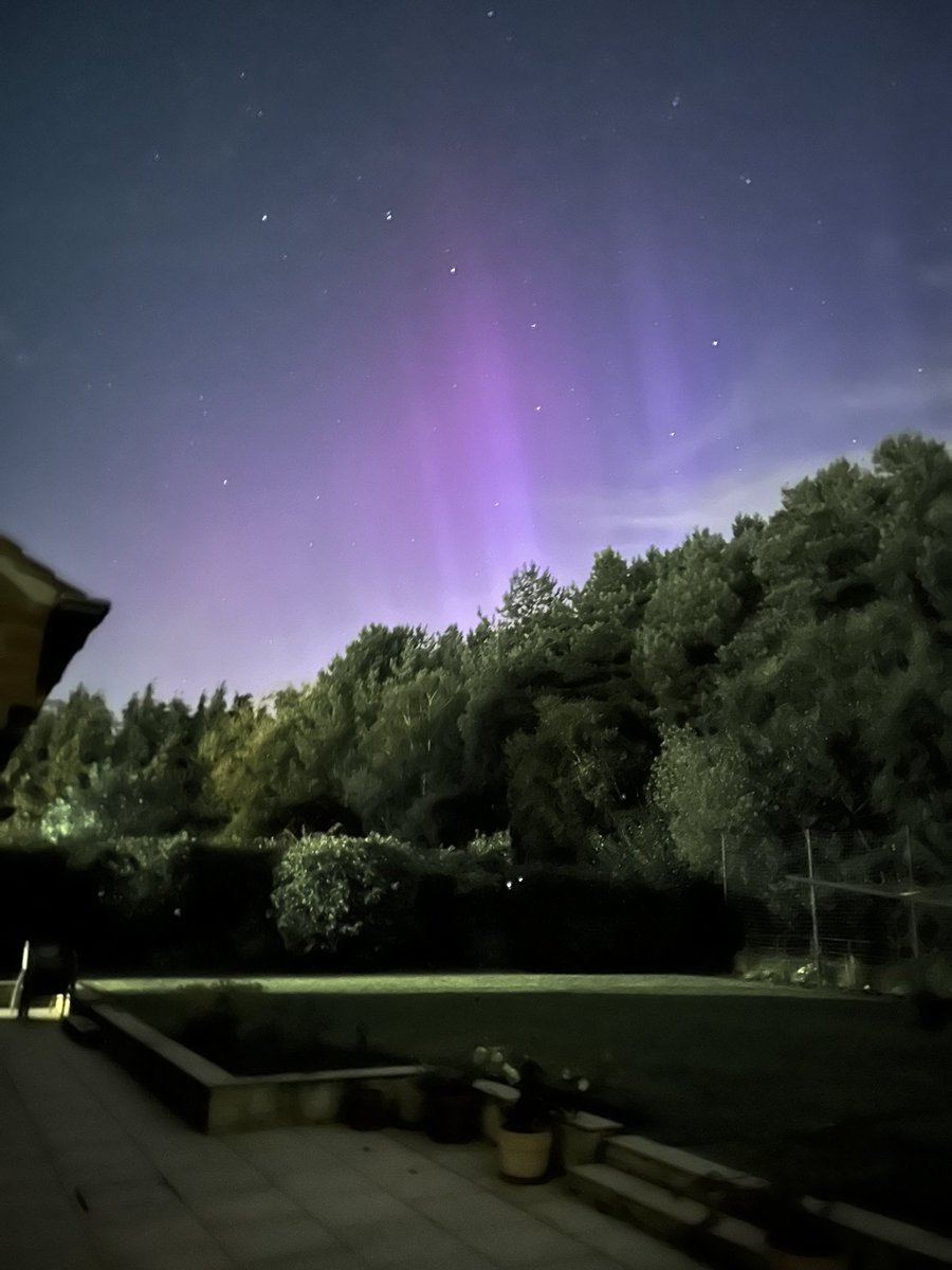 greenaway71's tweet photo. First time I’ve ever properly seen them let alone capture them and in my back garden too 🤩 #aurora https://t.co/CveE2FzBJ5