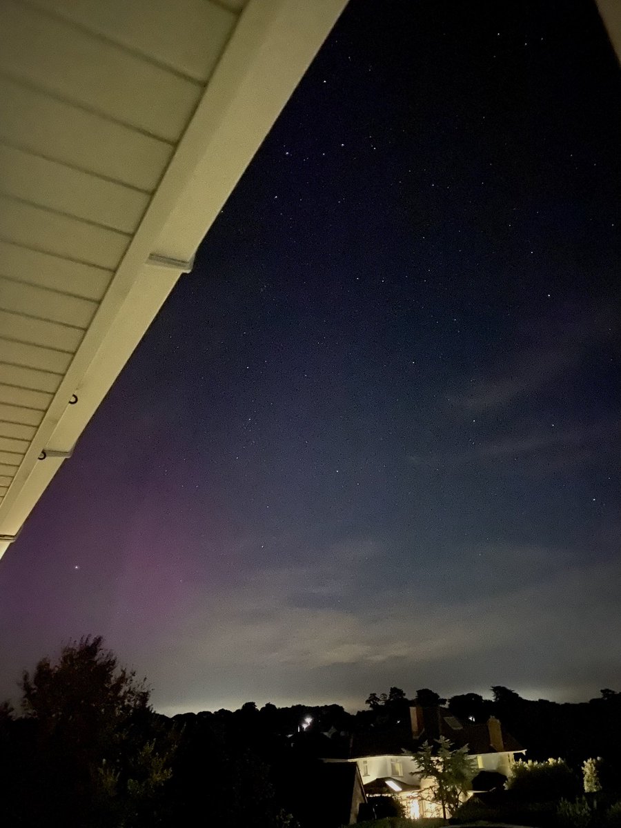 BeccieDempsey's tweet photo. Northern Lights just visible from Barton on Sea. #northernlights https://t.co/oN21EdAPK4