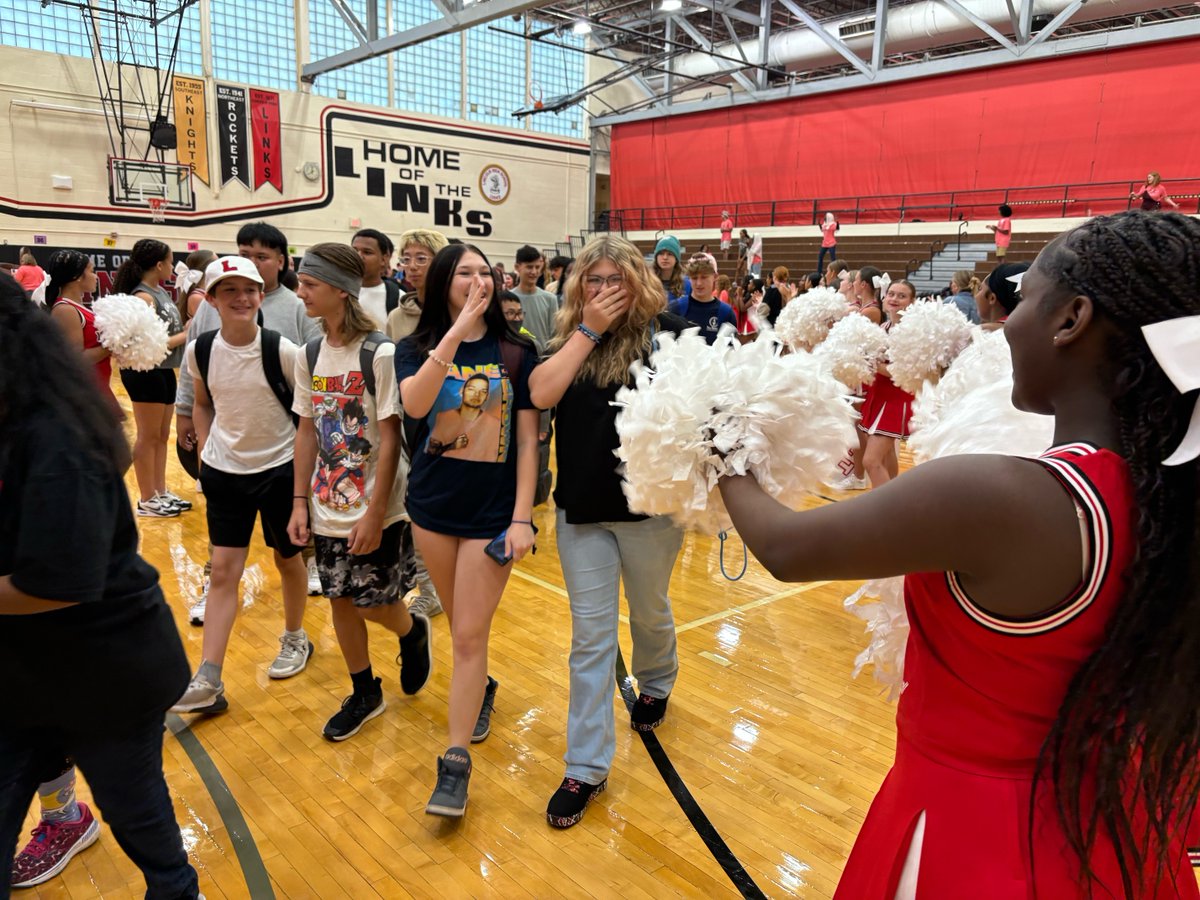 LPSorg's tweet photo. Welcome back, LPS! 🌟 We hope everyone had a great first day, we can’t wait to welcome our 7-8 grade and 10-12 grade students back tomorrow! #LPSProud #StrongerTogetherLPS #FirstWeekLPS https://t.co/YY4s2Yr9ML
