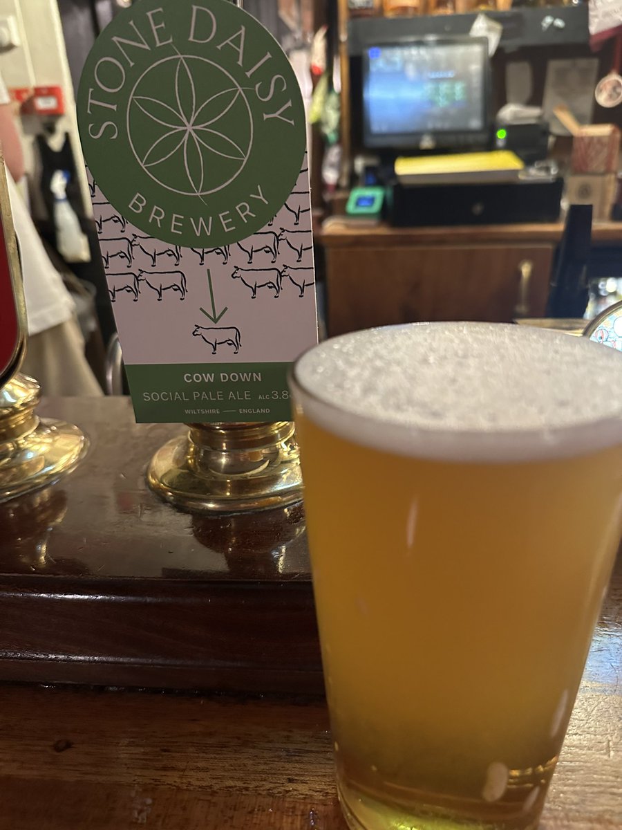 BeerPrimeUK's tweet photo. A quick pint after my radio show this evening. A new one on me - #StoneDaisy. A perfect decent pint.
#Cask https://t.co/2Qlp7kGJqT