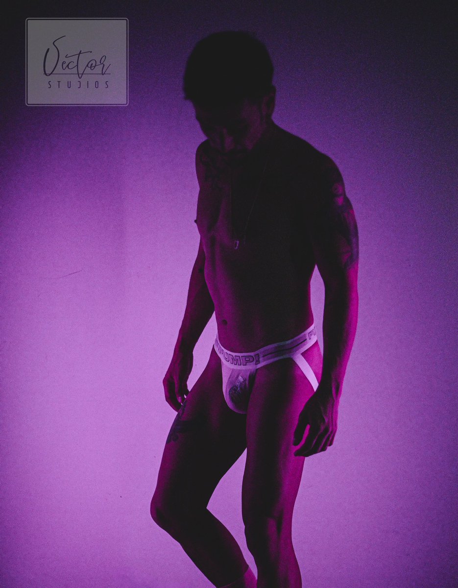 _VectorStudios's tweet photo. Juans first studio shoot!
Talk about steamy!
#vectorstudios #sydneyphotography #boudoirstudio #malenude #leatherboy #gaymodels #maleboudoirmodel #maleboudoir #westernsydneyphotographer #westernsydneyphotography https://t.co/EwFU55k3hq