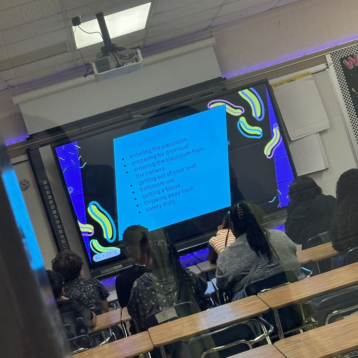 DrMarcieStrahan's tweet image. One of many highlights from the first day of school in @AldineISD!  The @ShotwellMS_AISD students got off to a 💪🏾🏁.  I caught a glimpse of their amazing staff TLACing throughout the building! #threshold #donow #expectations @DiakaMelendez