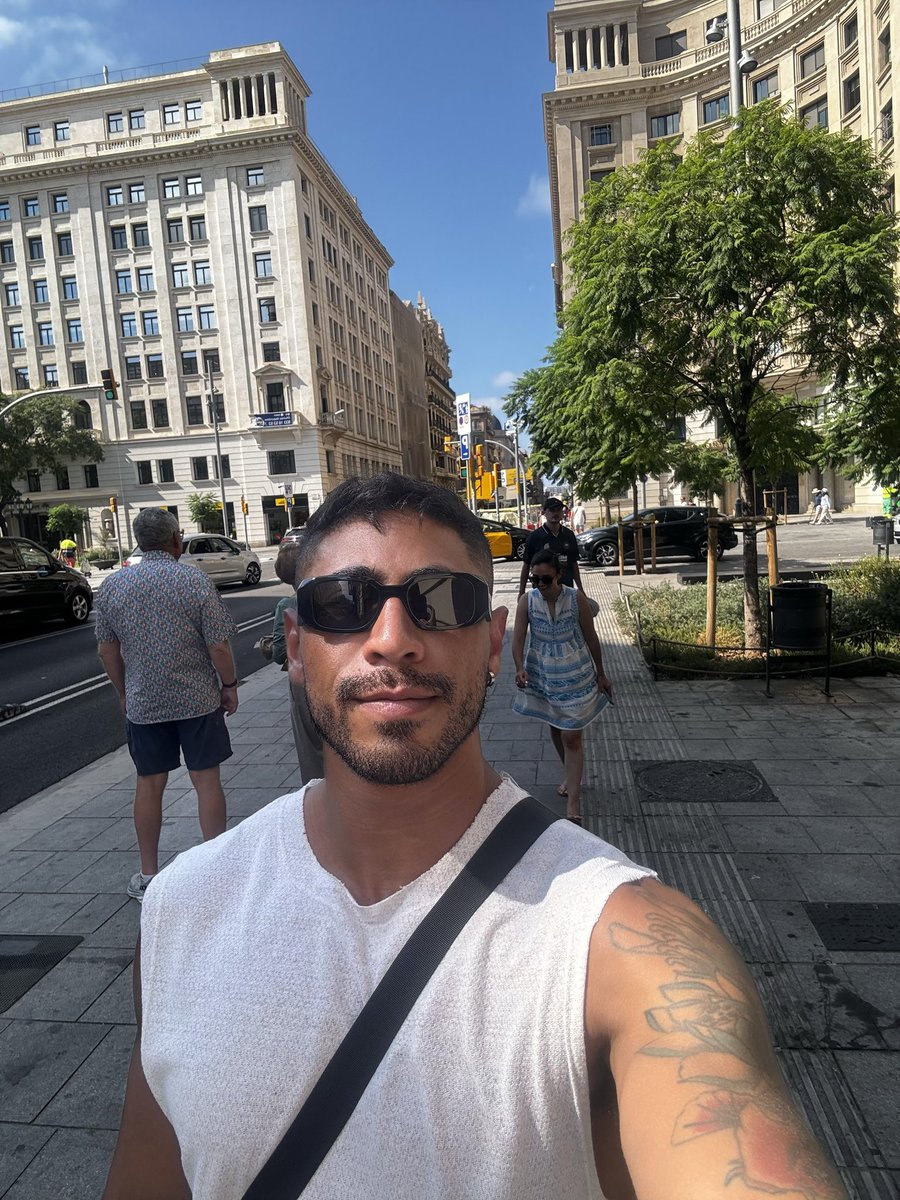 maxbrguy's tweet photo. Dia lindo em 📍Barcelona https://t.co/nJGvR0Ayqd