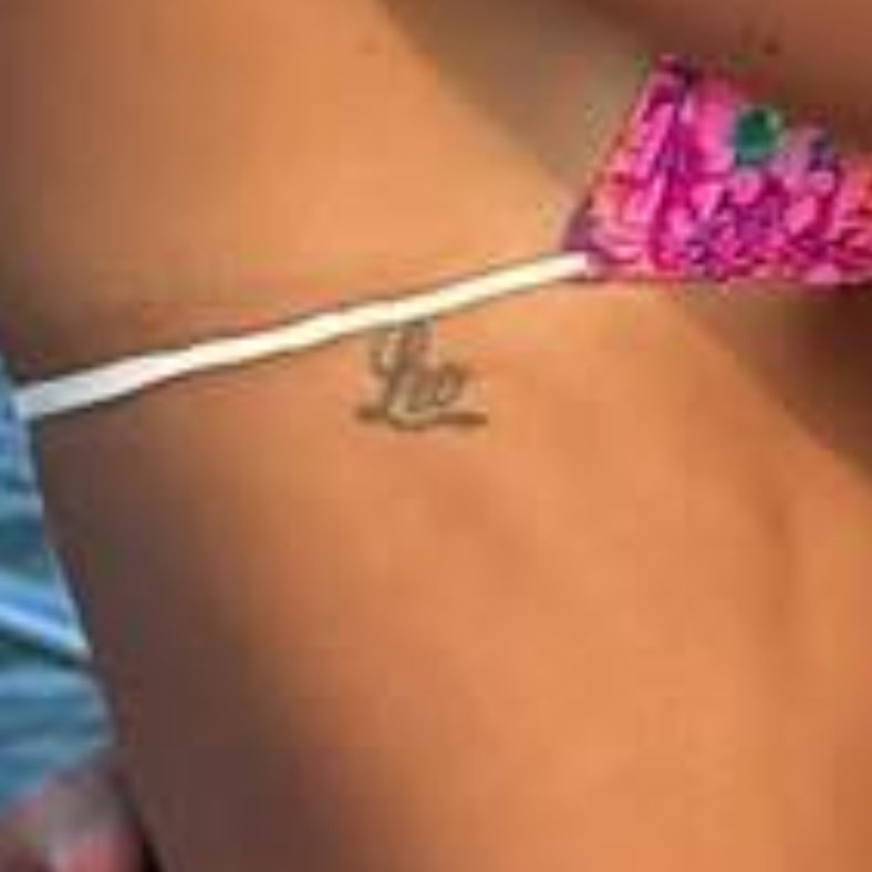 tiene tatuado el nombre de élllll aaaaaa dios patria y familia carajo🙏🏽