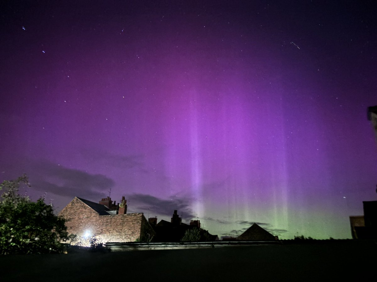 bridlingstone's tweet photo. @aurorawatchuk @astro_timpeake @BBCWthrWatchers A treat tonight, aurora in all her glory, meteors and lighting flashing out to sea! Spoilt! https://t.co/jUMul7sTYg