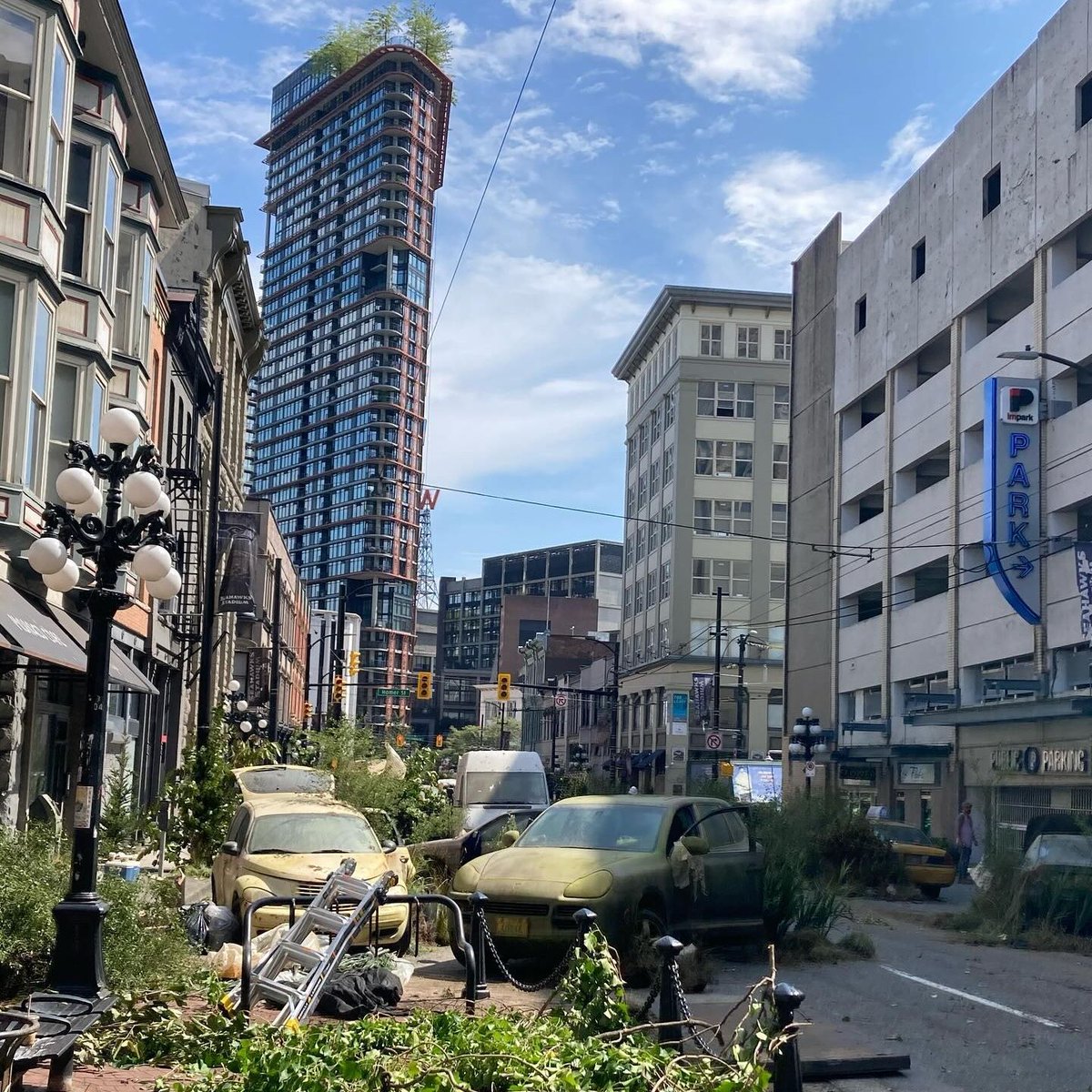 gastown's tweet image. 👀 A first look at this apocalyptic filming location. Can you guess what's filming on Cordova St today?

#gastown #mygastown #filmlocations