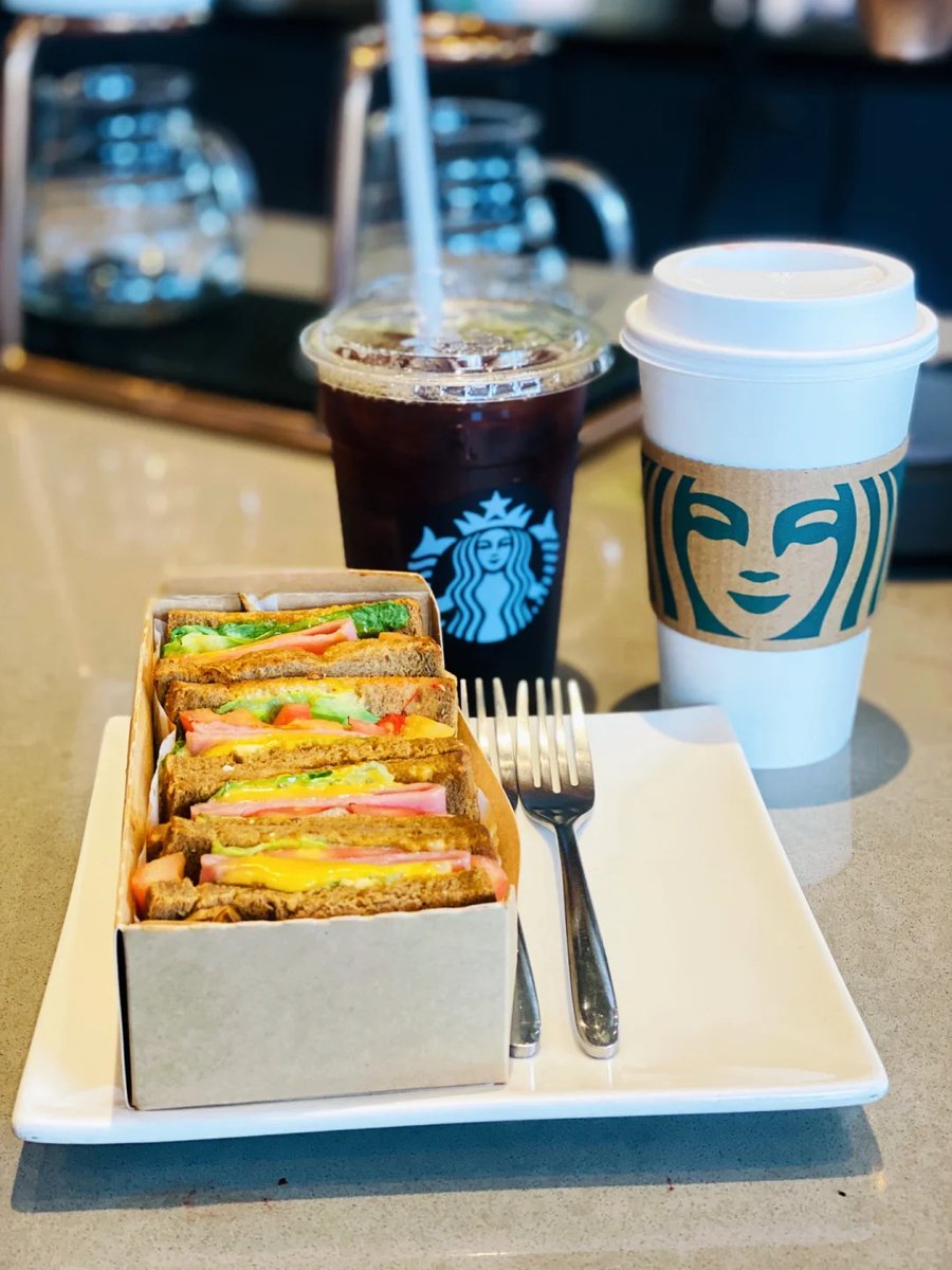 Coffee has only one familiar black color, but depending on each person's mood, the sweetness and bitterness are different.