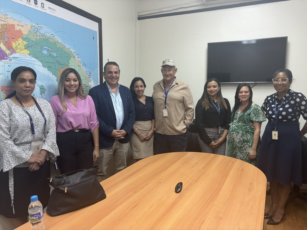 jrgg12's tweet photo. Con el Sr Director Clement y su equipo de la @OficinaE_Rural de 🇵🇦 intercambiamos ideas y ratificamos el compromiso de avanzar más ágilmente por el acceso eléctrico ⚡️ universal en el pais. En el @el_BID estamos motivados a #mejorarvidas con más #BIDimpact+ y a mayor #escala! https://t.co/CdSWXv7b0k